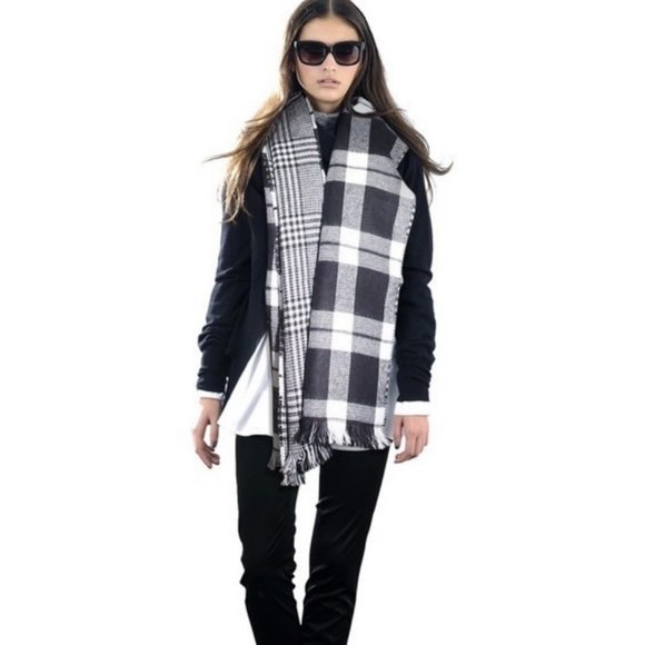 🔥 🔥HOT🔥🆕COZY REVERSIBLE BLACK & WHITE PLAID SCARF - Picture 4 of 5
